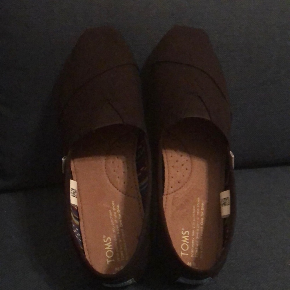 Men’s Black on black TOMS, new in box